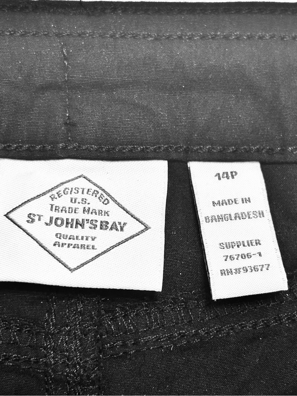 St. John's Bay Women's Cargo Drawstring waist capris tie hem Black  Sz14P - Picture 4 of 9